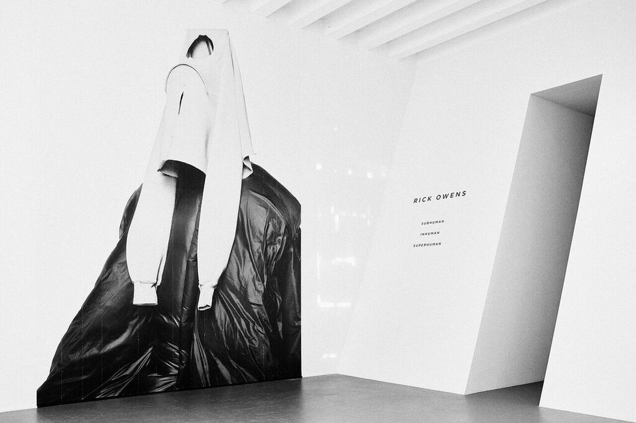 Rick-Owens.-Subhuman-Inhuman-Superhuman.-Exhibition-view-at-La-Triennale-di-Milano-2017.-Photo-credit-OWENSCORP-1-2