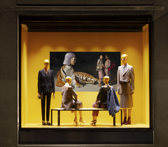 1519826165_2-Vetrina-negozio-Gucci-Monte-Napoleone-590x517