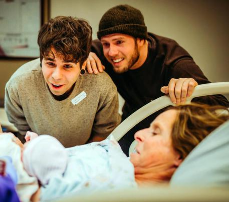 Usa: a 61 anni partorisce bimba per figlio gay (Credit: prof